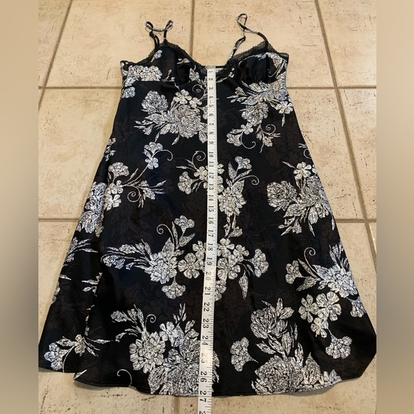 M&S Love to Sleep Black & White Floral Silky Chemise Nightie US 6 - Picture 7 of 7